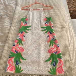 EUC lily Pearl shift dress with tropical flowers on side